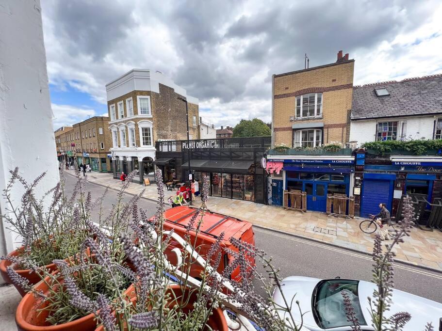 Bijou Flat On Broadway Market ลอนดอน ภายนอก รูปภาพ