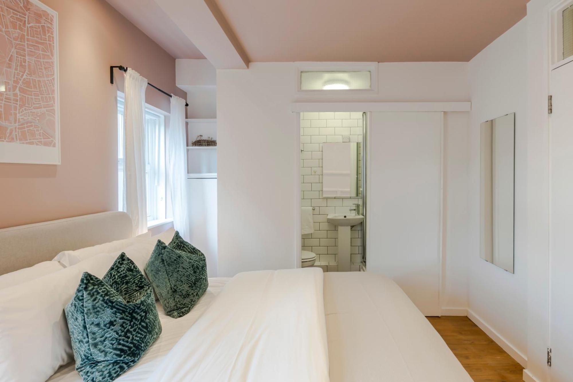 Bijou Flat On Broadway Market ลอนดอน ภายนอก รูปภาพ